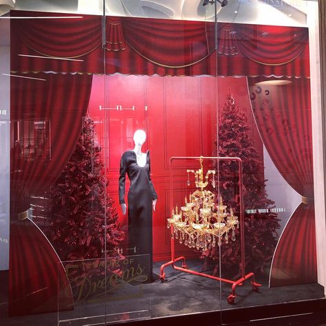 Butchochoi on Instagram: “Theater of Dreams #windowdisplay #windowdesign #theater #of #dreams #chandelier #curtains #proscenium #red #theaterofdreams #christmas…” Theater Interior, Theatre Interior, Light Tunnel, Xmas 2024, Elsa Schiaparelli, Shop Window Design, Red Curtains, Christmas Display, Shop Window