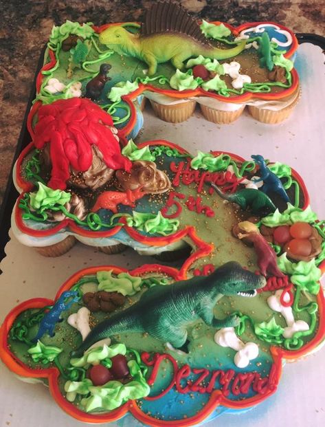 Cupcake Dinosaur, Dinosaur Cupcake Cake, Number 4 Cake, Dinosaur Cupcake, Pull Apart Cupcake Cake, Dinosaur Cupcakes, Cake Pulls, Dino Cake, Cake Tips