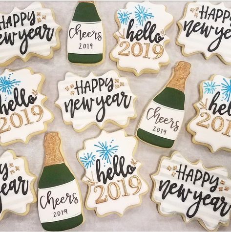 New Years Cookie Ideas, New Year Eve Cookies, New Year Royal Icing Cookies, New Years Decorated Cookies, New Years Sugar Cookies Decorated, New Years Cookies Decorated 2024, New Year Cookies Decorated, New Year Sugar Cookies, Cookie Decorating New Years