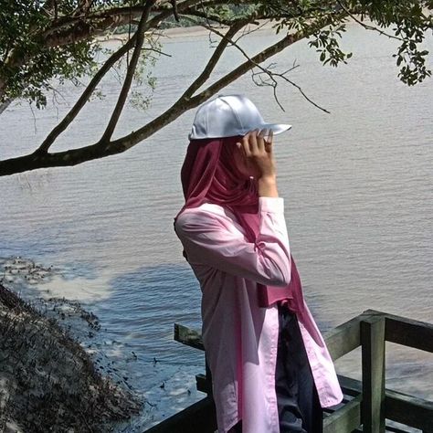 How I wear hijabs with a cap ~Part 1~ Hijabi With Cap, Hijab With Cap Outfit, Hijab With Cap, Cap Outfit, Hijab Caps, Muslim Style, Hijabi Outfits Casual, Hijabi Outfits, Hijabi Girl