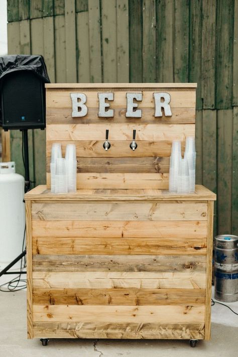 Beer Bar Wedding Ideas, Beer Cart Wedding, Party Beer Station, Diy Beer Bar Wedding, Wedding Beer Station, Diy Beer Bar, Wedding Keg, Wedding Beer Tap, Beer Bar Wedding