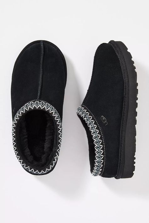 Taz Slippers Ugg, Black Uggs Outfit Tasman, Black Christmas Presents, Uggs For Men, Uggs Tasman Black, Uggs Slippers Tasman, Black Uggs Slippers, Black Uggs Tasman, Women’s Slippers