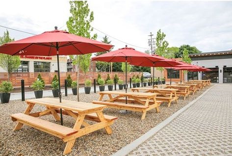 Parking Lot Patio Restaurant, Outdoor Food Park Design Ideas, Outdoor Food Truck Seating, Food Truck Court, Food Park Design, Food Truck Park Design Ideas, Food Park Design Ideas, Food Truck Park Design, Food Truck Design Exterior