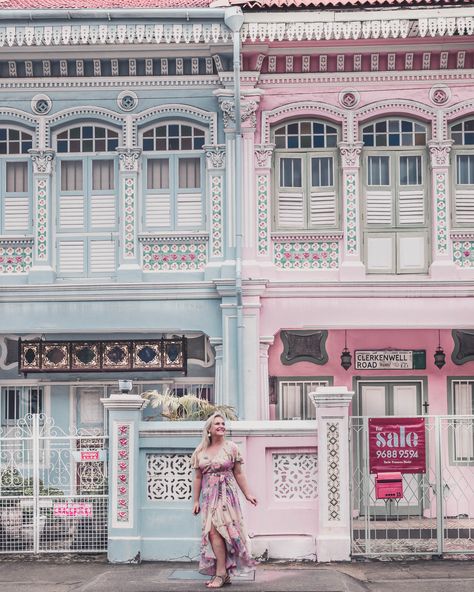 Tara Milk Tea, Singapore Sling, Singapore Photos, Visit Singapore, Most Instagrammable Places, Colourful Buildings, Singapore Travel, Instagrammable Places, Travel Inspo