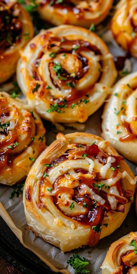 Cheesy BBQ Chicken Pizza Rolls [55 Minutes] - Chasety Pizza Cinnamon Rolls, Food Rolls, Recipes Using Pizza Rolls, Creative Meal Ideas, Savory Recipe, Hard Recipes, Dinner Around The World, Good For A Crowd, Chicken Roll