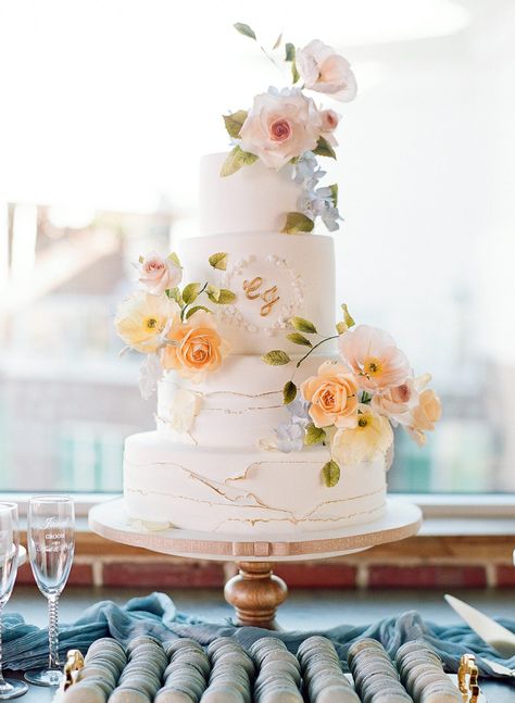 Wedding Cake 2023 Spring, Pastel Flowers Cake, Spring Floral Wedding Cake, Spring Wedding Dessert Table, Grandmacore Decor, Wedding Cake Spring, Unique Wedding Cake Ideas, Pastel Wedding Cake, Spring Wedding Cakes