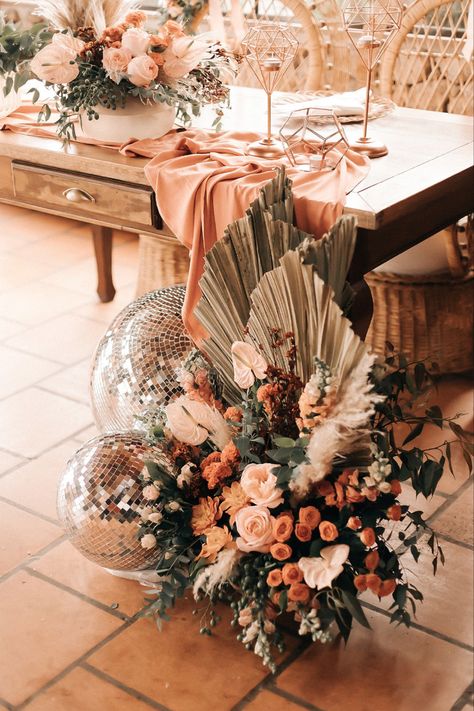 #discowedding #bohowedding Terracotta Boho Wedding Florals, Dj Booth Wedding Decor, Rustic Disco Wedding, Boho Disco Wedding, Desert Disco, Disco Boho, Retro Bridal Showers, Bride Groom Table, Disco Wedding