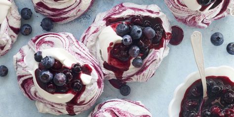 Swirled Meringues with Blueberry Sauce Blueberry Sauce Recipe, Easter Cake Easy, Memorial Day Desserts, Blueberry Desserts Recipes, Mixed Berry Pie, Easter Cake Recipes, Easter Sweets, Easter Menu, Easter Dinner Recipes