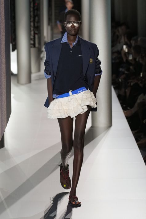 Miu Miu Runway, Stile Preppy, Preppy Spring, Medium Tv Show, Technology Fashion, Celebrity Lifestyle, Estilo Preppy, Frou Frou, Runway Trends