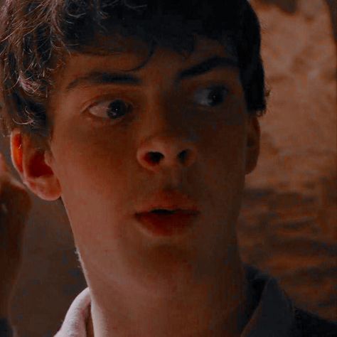 Edmund Pensive, King Edmund, Edmund Narnia, Skandar Keynes, Dawn Treader, Edmund Pevensie, Male Actors, Comfort People, Chronicles Of Narnia