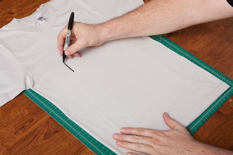 How to Make Sharpie Marker Permanent on a T-Shirt. The liquid ink in Sharpies is similar to the ink used in screen printing, which bleeds into fabric. Sharpie ink is semi-permanent, but to secure a design or signature on T-shirt fabric, and preserve its longevity, heat is an absolute must. Sharpies On Fabric, Drawing On Shirts With Sharpie, Sharpie On Fabric, Bleach Techniques, Sharpie T Shirts, Sharpie Shirts, Drawing On Fabric, How To Make Ink, Sharpie Designs