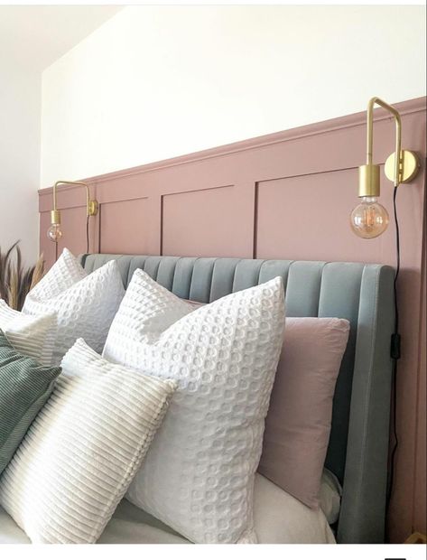 Colourful Panelled Bedroom, Bedroom With Cladding Wall, Headboard Colour Ideas, Bedroom Makeup Corner, Dark Pink Panelling, Bedroom Panneling Ideas Pink, Loft Room Panelling, Blush Pink Panelling Bedroom, Bedroom Panneling Ideas Beige