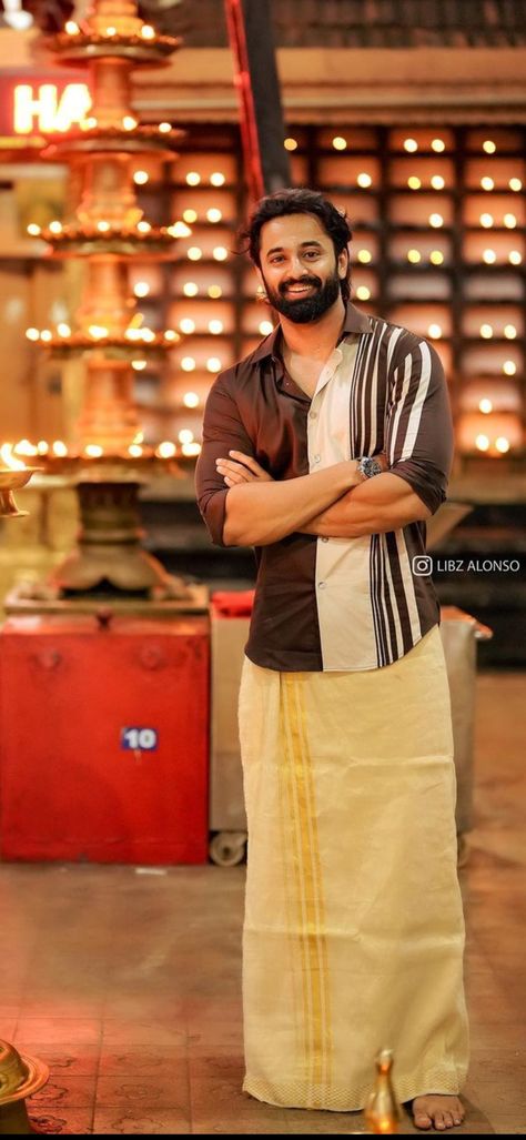 Unni Mukundan Wallpaper, Unnimukundan Images, Unni Mukundan, Bollywood Men, Long Skirt And Top, Women Photography, Actors Images, Indian Bollywood, Skirt Top