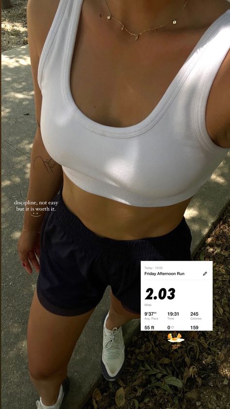 Running Fitness Aesthetic, Running Pictures Ideas, Jogging Story Instagram, Fit Instagram Story, Aesthetic Running Photos, Run Aesthetic Fitness, Jogging Caption Instagram, Running Ig Story Ideas, In My Running Era