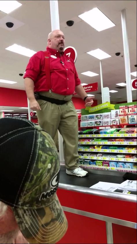 Presumed Target employee Chole Sier filmed a fellow employee standing on a checkout conveyor and giving a rousing inspirational speech before the store opened for Black Friday. The speech combines speeches from Lord of the Rings and Sparta, tweaked for Target. It's awesome! Target Worker, Target Black Friday, Target Employee, Make Em Laugh, Inspirational Speeches, Pep Talk, Pre Black Friday, Pep Talks, Epic Fails