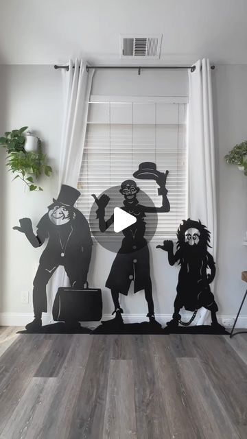 Hitchhiking Ghosts, Haunted Mansion, Halloween Props, Diy Halloween Decorations, Diy Design, Halloween Decorations, Ghost, Halloween, Outdoor Decor