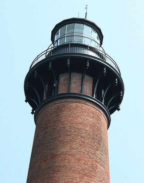 Currituck Lighthouse, North Carolina Lighthouse Images, Currituck Lighthouse, Nc Lighthouses, North Carolina Lighthouses, Coastal North Carolina, Tar Heel, Carolina Girl, Beautiful Lighthouse, North Carolina Homes