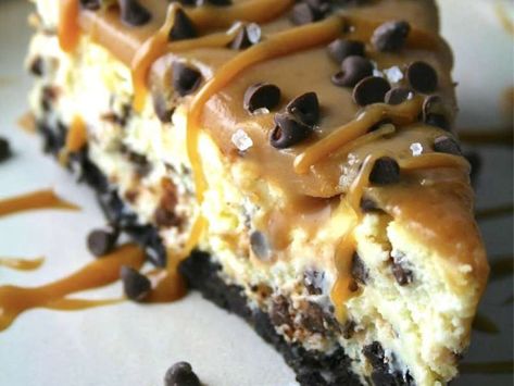 Chocolate Caramel Cheesecake Recipe, Salted Caramel Chocolate Chip Cheesecake, Salted Caramel Chocolate Cheesecake, Salted Caramel Chocolate Cheesecake Cake Recipe, Carmel Chocolate, Brownie Bottom Salted Caramel Cheesecake, Toffee Cheesecake, Chocolate Chip Cookie Cheesecake, Salted Caramel Recipes