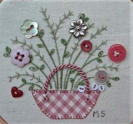 Button Flower Embroidery, Button Embroidery Ideas, Vintage Buttons Crafts, Buttons Crafts Diy, Sulaman Pita, Fabric Cards, Hand Embroidery Patterns Flowers, Vintage Jewelry Crafts, Diy Embroidery Patterns