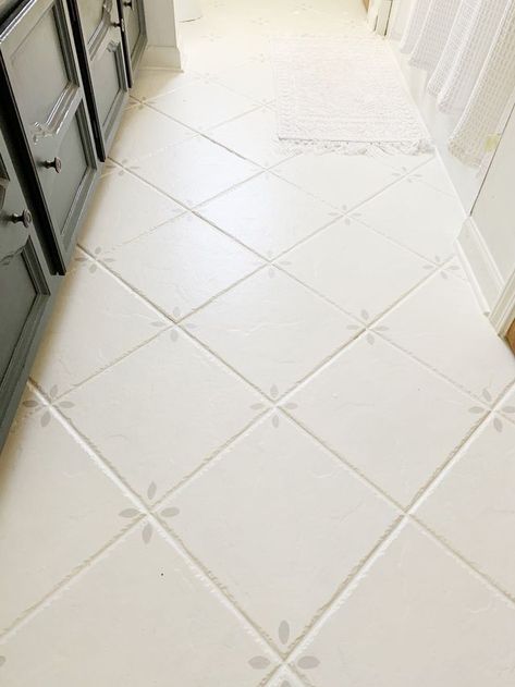 Painted White Tile Bathroom, Painted White Tile Floor, Painted Tile Floor Designs, White Painted Tile Floor, Diy Tile Bathroom Floor, Chalk Paint Tile Floor, Painted Tile Kitchen Floor, Floor Tile Painting Ideas, White Bathroom Tiles Floor