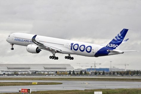 The first Airbus A350-1000, the stretched variant of the A350 family widebody aircraft, has successfully completed its first flight today in Toulouse. Plane Spotting, Luxury Jets, Airbus A350, Commercial Plane, Airplane Photography, Air Planes, Air Craft, Cheap Flight, Travel Pictures Poses