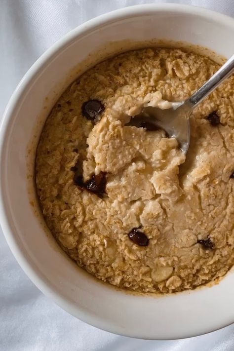 Cookie Dough Baked Oats, Easy Chocolate Chip Cookie Dough, Oatmeal Aesthetic, Easy Chocolate Chip Cookie, Baked Oats Recipe, Oat Bowls, Baked Oatmeal Recipe, Healthy Foods To Make, Healthy Oatmeal Cookies