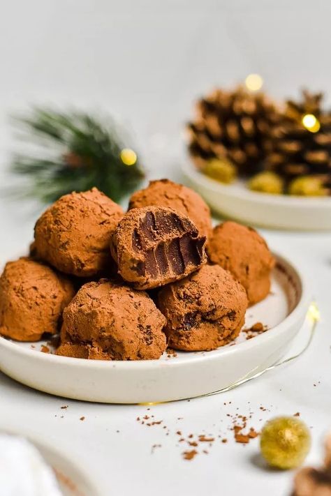 Spicy Boozy Chocolate Truffles | Foodtalk Diy Truffles, Boozy Chocolate, White Chocolate Truffles, Dark Chocolate Truffles, Candy Recipe, Truffle Recipe, C Is For Cookie, Baking Sweets, Best Dessert Recipes