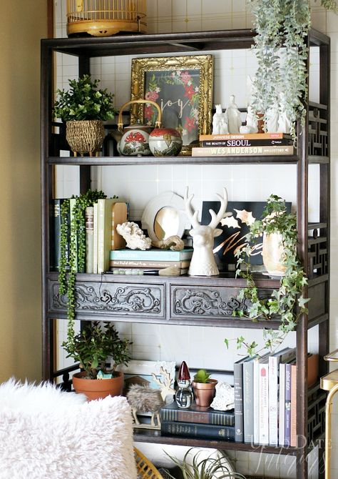 christmas-bookshelf-winter-tour Modern Boho Dining Room, Christmas Bookshelf, Home Addition Plans, Black Shelf, Moody Vintage, Boho Dining Room, Living Room Ideas Bohemian, Vintage Bookshelf, Beautiful Home Gardens