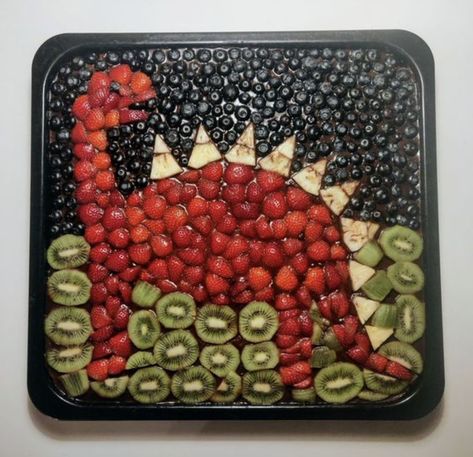 Veggie Dinosaur Tray, Dinosaur Meat And Cheese Tray, Dinosaur Fruit Platter, Three Rex Birthday Party Activities, Dinosaur Vegetable Tray, Dinosaur Fruit Ideas, Dino Fruit Tray, Dinosaur Shaped Food, Dinosaur Party Desserts