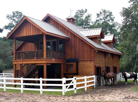 Awesome barn with living quarters above! Want! Barn Loft Apartment, Barn With Living Quarters, Barn Apartment, Barn Loft, Dream Horse Barns, Horse Barn Plans, Barn Living, Natural Homes, Barn Plans