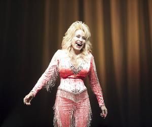 Dolly Parton Diet, 71st Birthday, Quotes Thoughts, Movie Gift, Cruise Outfits, Jane Fonda, Music Legends, How Many People, Dolly Parton