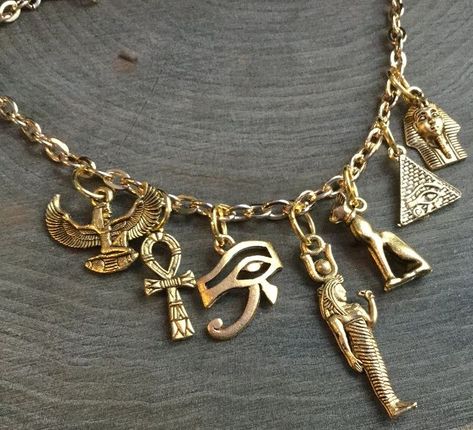 Egyptian Jewelry Necklaces, Egyptian Accessories Jewellery, Gold Egyptian Jewelry, Egiption Style, Egyptian Style Jewelry, Eye Of Horus Jewelry, Gold Aesthetic Jewelry, Egyptian Jewelry Ancient, Pyramid Jewelry