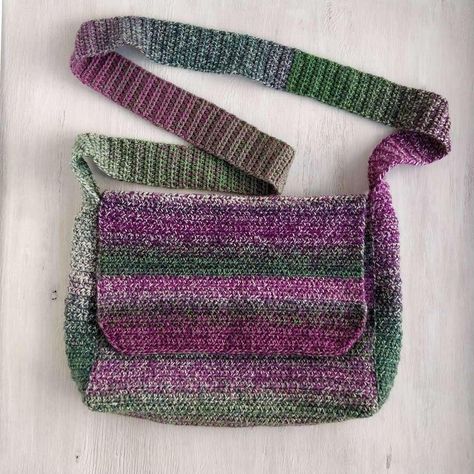 Freda Felted Messenger Bag – Free Pattern – MotherBunch Crochet Crochet Felted Bags Patterns Free, Free Crochet Messenger Bag Patterns, Knit Purse Patterns Free, Grandma Activities, Crochet Messenger Bag, Backpack Crochet, Messenger Bag Patterns, Crochet Feather, Felted Crochet