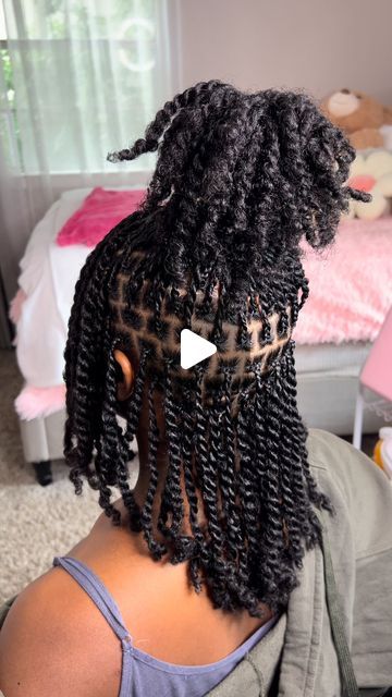 Spring Twist Braids Medium, Mohawk With Twists Black Hair, Simple Easy Braids For Black Hair, Quick Black Woman Hairstyle, 2 Strand Twist Weave Hairstyle, Summer Twists For Black Hair, Two Strand Passion Twist, Short Flat Twist Hairstyles, Ways To Style Two Strand Twists