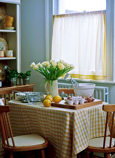 farmhouse kitchen Cocina Shabby Chic, Cottage Kitchens, Cozy Kitchen, Bright Ideas, Cottage Living, Cottage Kitchen, Cheap Decor, Kitchen Styling, Cheap Home Decor