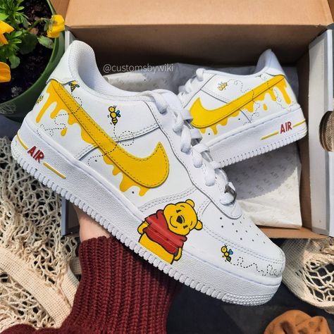 Winnie The Pooh Shoes Nike, Winnie The Pooh Air Force Ones, Winnie The Pooh Painted Shoes, Nike Shoes Painting, Things To Paint On Shoes, Painted Baby Shoes, Winnie The Pooh Shoes, Nike Air Force Custom, Disney Painted Shoes