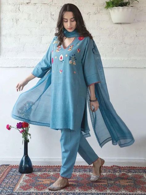 Kurta Fashion, Summer Casuals, डिजाइनर कपड़े, Curated Wardrobe, Embroidery Shirts, Bridal Suit, Chanderi Dupatta, Embroidery Fashion Detail, Casual Suits