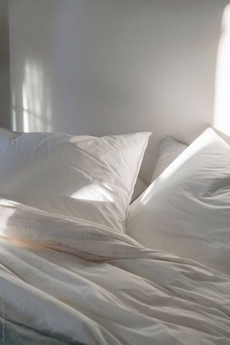 White bedding in a light-filled room with soft, airy, clean aesthetic Fresh Bed Sheets Aesthetic, Calm Clean Aesthetic, Fresh Sheets Aesthetic, White Pillows Aesthetic, Soft Pillow Aesthetic, Fresh Clean Aesthetic, Clean Sheets Aesthetic, Clean Bed Aesthetic, Clean Aethstetic