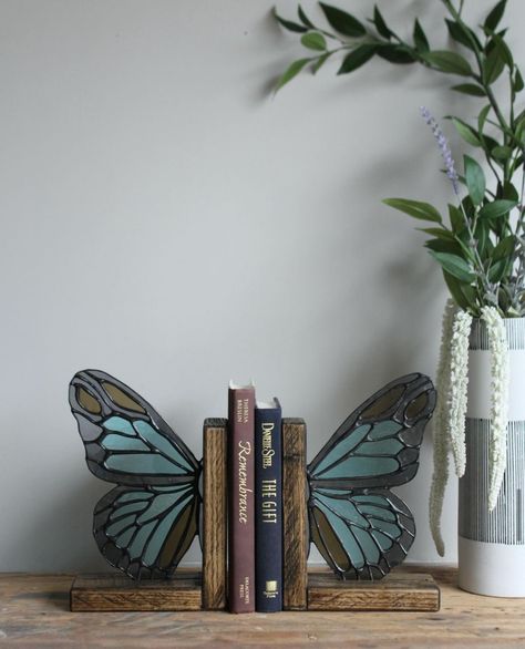 Butterfly Bookends, Book Holder Stand, Butterfly Books, Stained Glass Crafts, Glass Butterfly, Pretty Stuff, Stained Glass Patterns, Home Library, Stained Glass Art