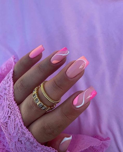 20 Simple Summer Nail Designs to Inspire You Short Nails For Cruise, Spring Formal Nails, Cruising Nails, Nails 2023 Trends Pink, Summer Holiday Nails, Biab Nails, Holiday Acrylic Nails, Unghie Sfumate, Manikur Kuku