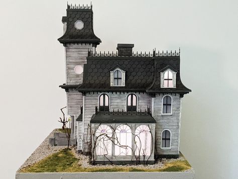 Adams Family House, Gothic House Exterior, Original Addams Family, Addams Family House, Spooky Mansion, Addams Family Movie, Charles Addams, Haunted House Diy, Cardboard Model