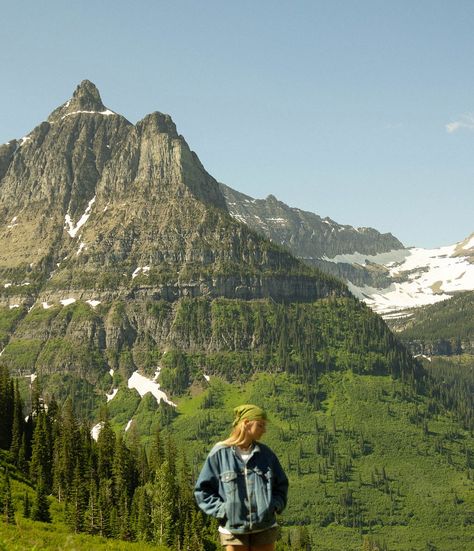 Birdy belongs in the mountains 😍 Places To Travel In The Us, Mountain Hiking Aesthetic, Montana Aesthetic, Living In The Mountains, Vacation Mountains, Outdoors Aesthetic, Mountain Vacation, Outdoor Aesthetic, Mountain Life