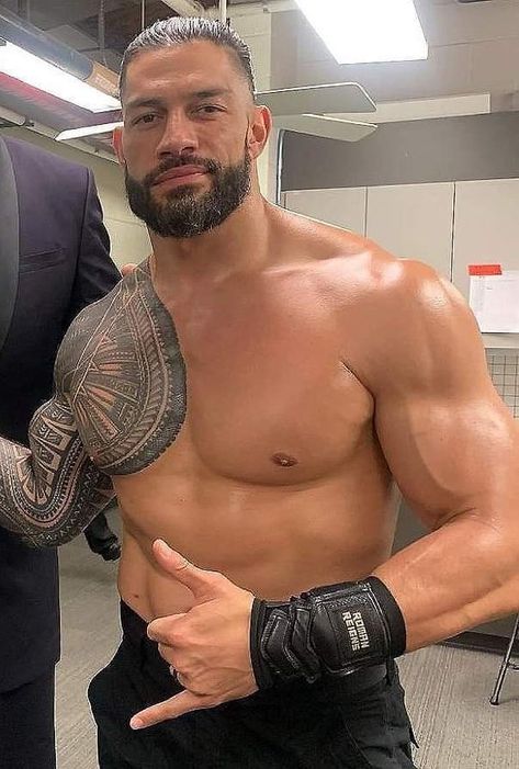 Samoan Men, Aj Styles Wwe, Roman Reigns Family, Roman Reigns Shirtless, Roman Reigns Wwe Champion, Joe Anoaʻi, Wwe Superstar Roman Reigns, Next Friday, Wrestling Stars