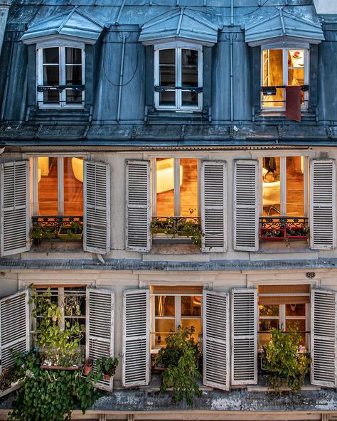 Raphael Metivet on Instagram: “Who wants to live in these lovely appartements? 😍 • • • • #thisisparis #igersparis #canon5dmarkiv #parismaville #parisjetaime…” Parisian House, Parisian Architecture, Paris Architecture, Parisian Life, Parisian Apartment, Paris Apartments, Built Environment, Beautiful Buildings, The Window