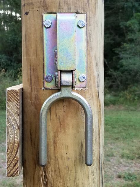 How It Works - Best Gate Latch Cattle Gate Latch Ideas, Horse Shoe Gate Latch Ideas, Horse Gates Ideas, Farm Gate Latch Ideas Diy, Gate Latches Hardware, Gate Latches Ideas, Farm Gate Ideas, Gate Latch Ideas Diy, Double Gate Latch Ideas