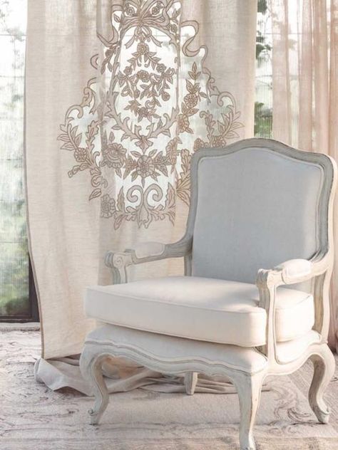 Petit Rêve - Lo Shop Online "Romantic Chic" Drapery Designs, Window Dressings, French Interior, Drapes Curtains, Window Curtains, Home Deco, Window Treatments, Rum, Accent Chairs