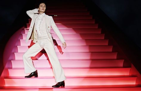 Discover Gucci Spring Summer 2019 by Glen Luchford Gucci Hollywood, Spring Summer Campaign, Glen Luchford, An American In Paris, Campaign Photography, Gucci Spring, Gentlemen Prefer Blondes, Summer Campaign, Celebrity Culture