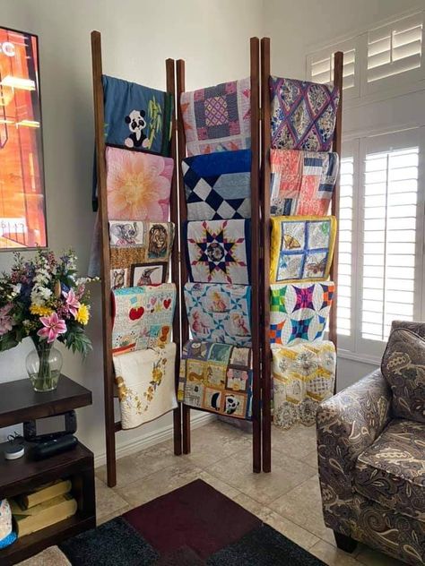 Quilt Booth Display Ideas, Afghan Display Ideas, Quilt Shop Display Ideas, Decorating With Quilts Ideas Display, Quilt Racks Ideas Standing, How To Display Quilts, Quilt Racks For Walls, How To Display Quilts In Your Home, Ways To Display Quilts