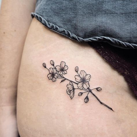 Tatuagem Masculina Pequena, Sakura Tattoo, Blossom Cherry, Girls Tattoo, Inspiration Tattoos, Blossom Tattoo, Cherry Blossom Tattoo, Arm Tattoos For Women, Tattoo Designs And Meanings