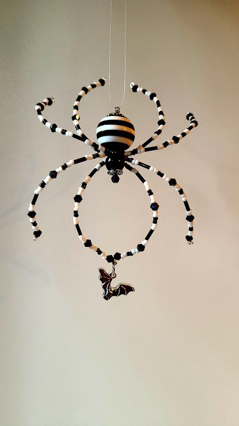 Beaded Christmas Spider, Spider Tutorial, Christmas Spiders, Beaded Bugs, Jewels Diy, Christmas Spider, Spider Jewelry, Seed Bead Crafts, Beaded Spiders